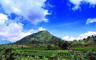 This Indonesian Pyramid Rewrites Human History - Gunung Padang 02