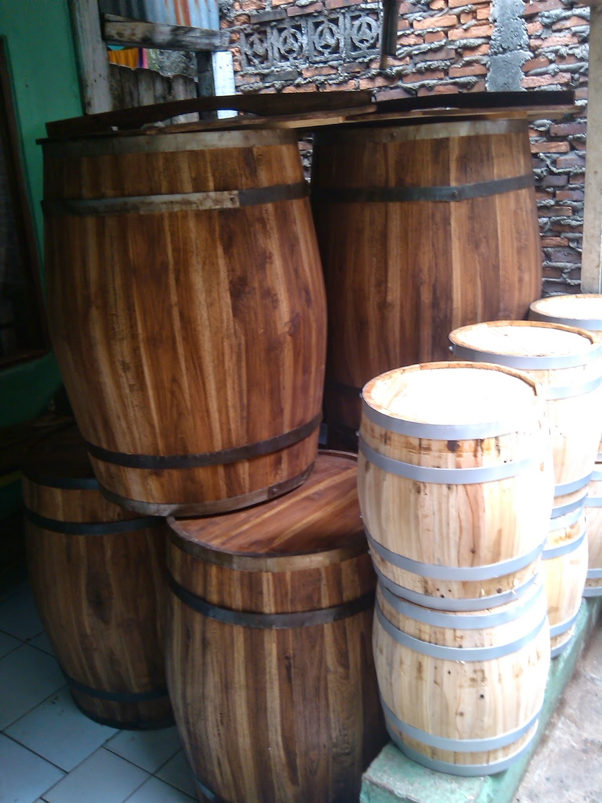 Gentong kayu / tong kayu ( barrel ) Gentong kayu / tong kayu ( barrel )