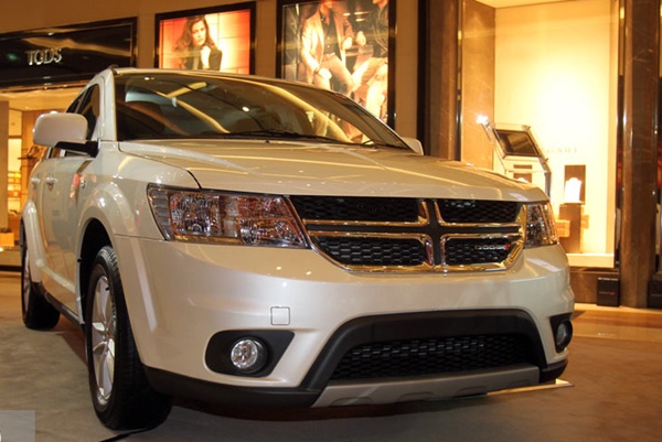 http://4.bp.blogspot.com/-uYdd6XwzKZY/UcCJMEJs1UI/AAAAAAAAEQI/T_16zuj5mis/s1600/2013+Dodge+Journey+-+Front.jpg