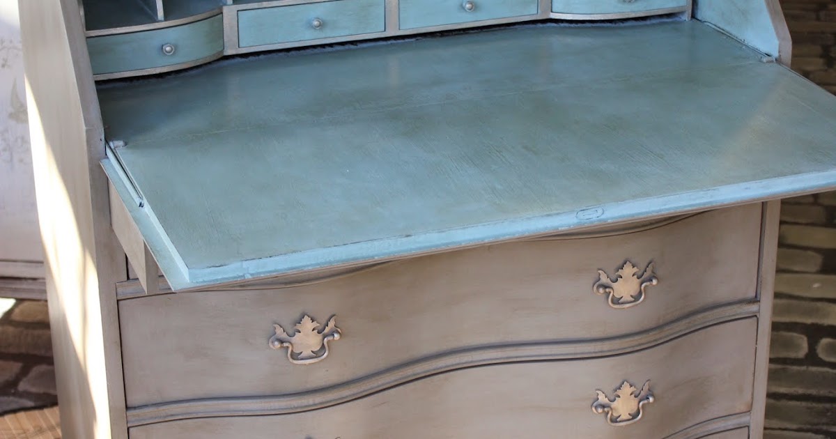 Maison Decor Updating a desk with Chalk Paint