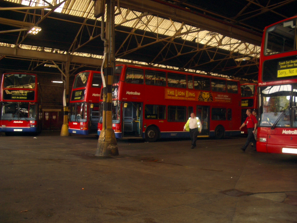 Tom London & Surrey Bus Blog Metroline Holloway Bus Garage (HT)