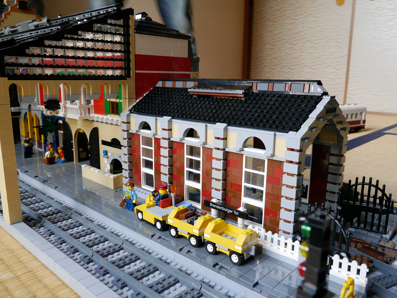Boris Bricks LEGO MOC Train Station