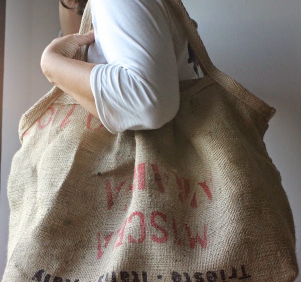 bolso de saco de café un saco de café convertido en bolsa para la playa
