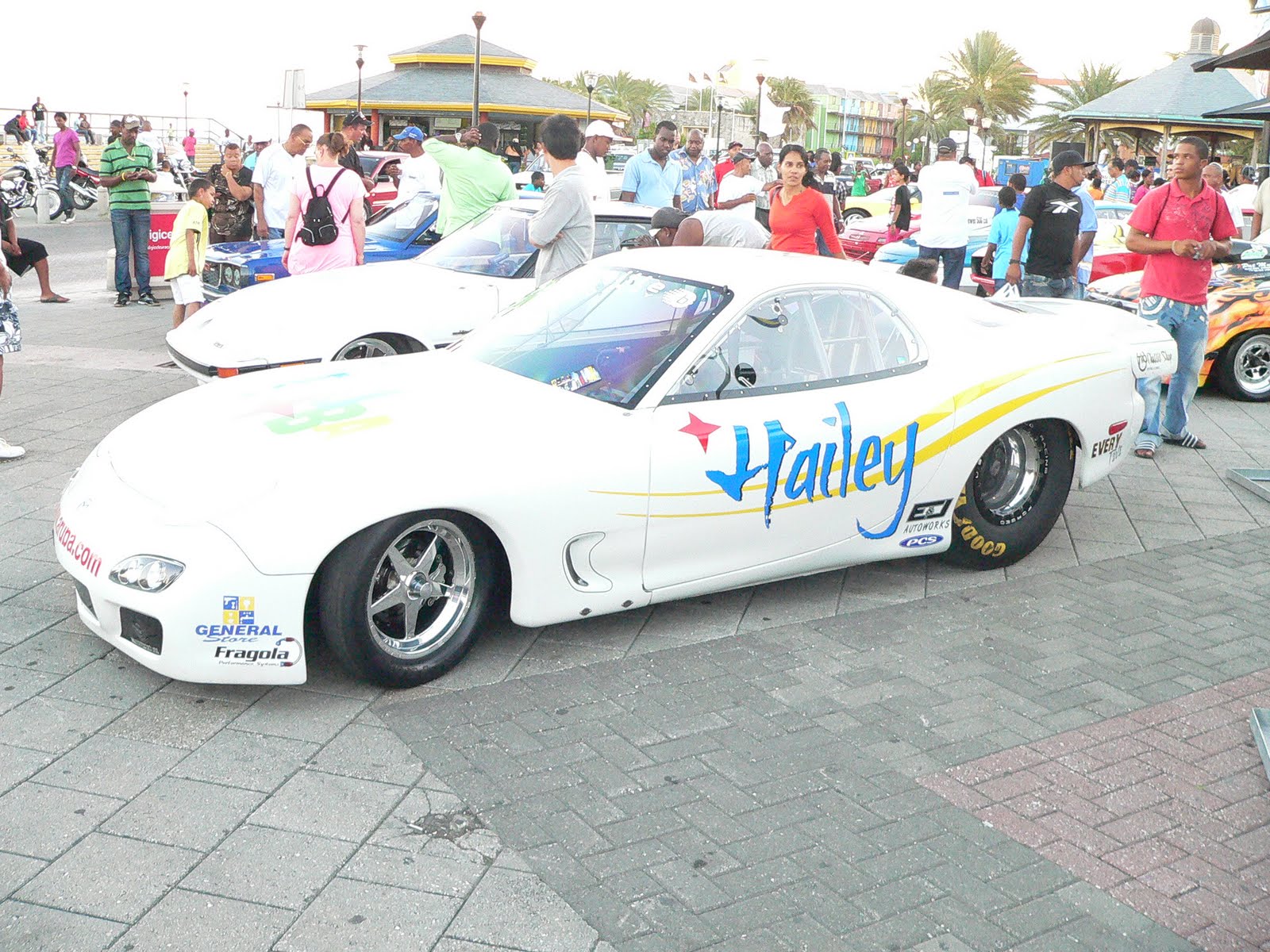 Papo Racing News: Cool Cars, Hot Girls!!
