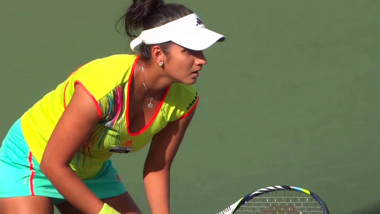 Sania Mirza hanging boobs and cleavage