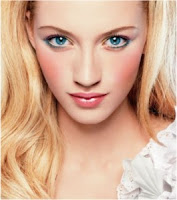Make up Lesson: How to Apply Blush on to Make a Bright Face