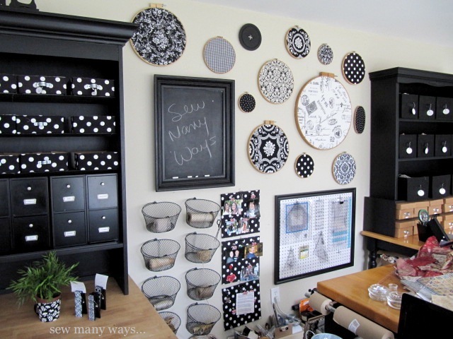 Sew Many Ways...: Fabric Hoops Wall Decor...