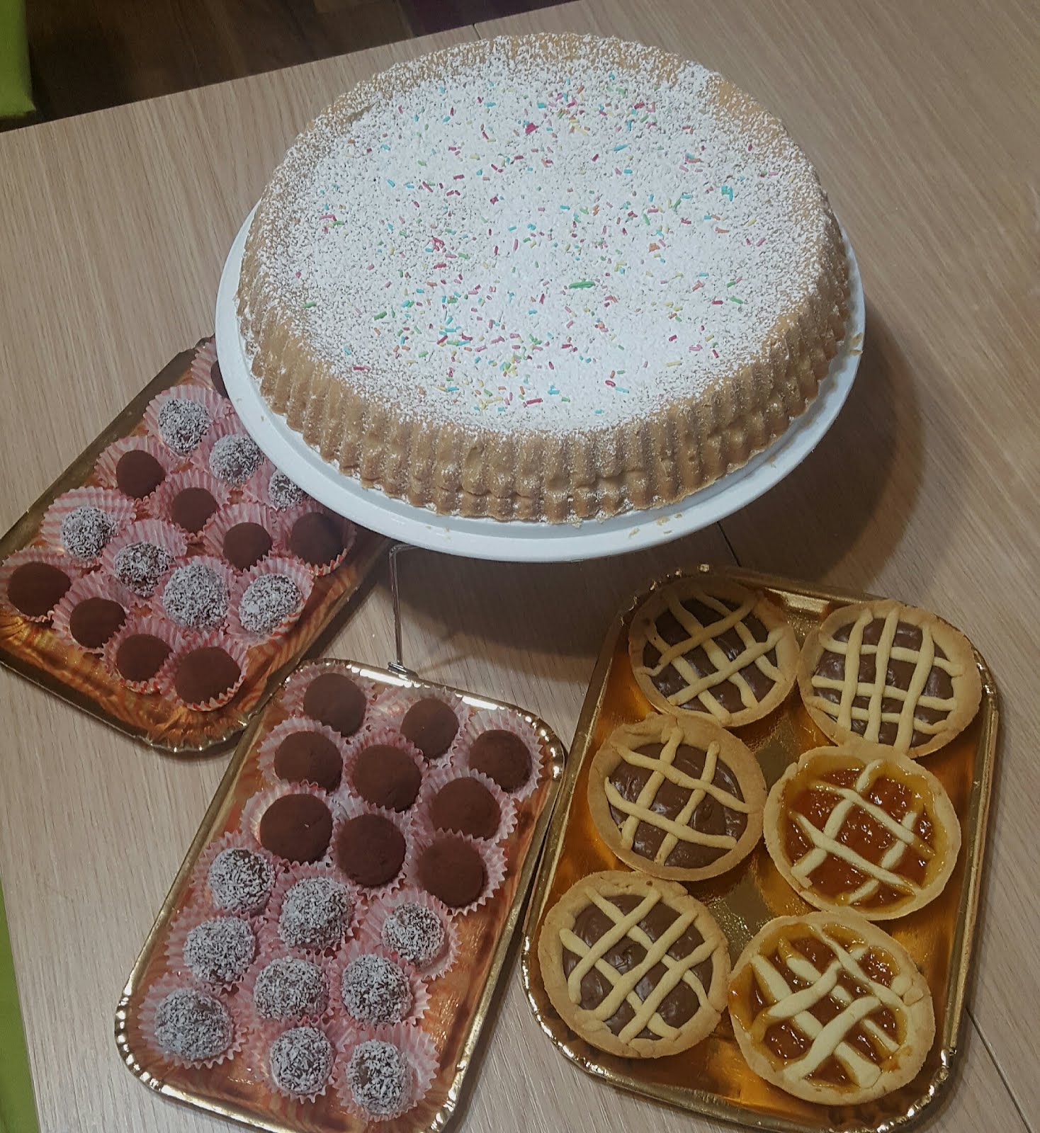 Torta della nonna, crostatine e...praline