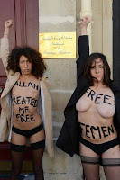 علياء المهدى عارية مع ناشكات فيمين امام السفارة التونسية