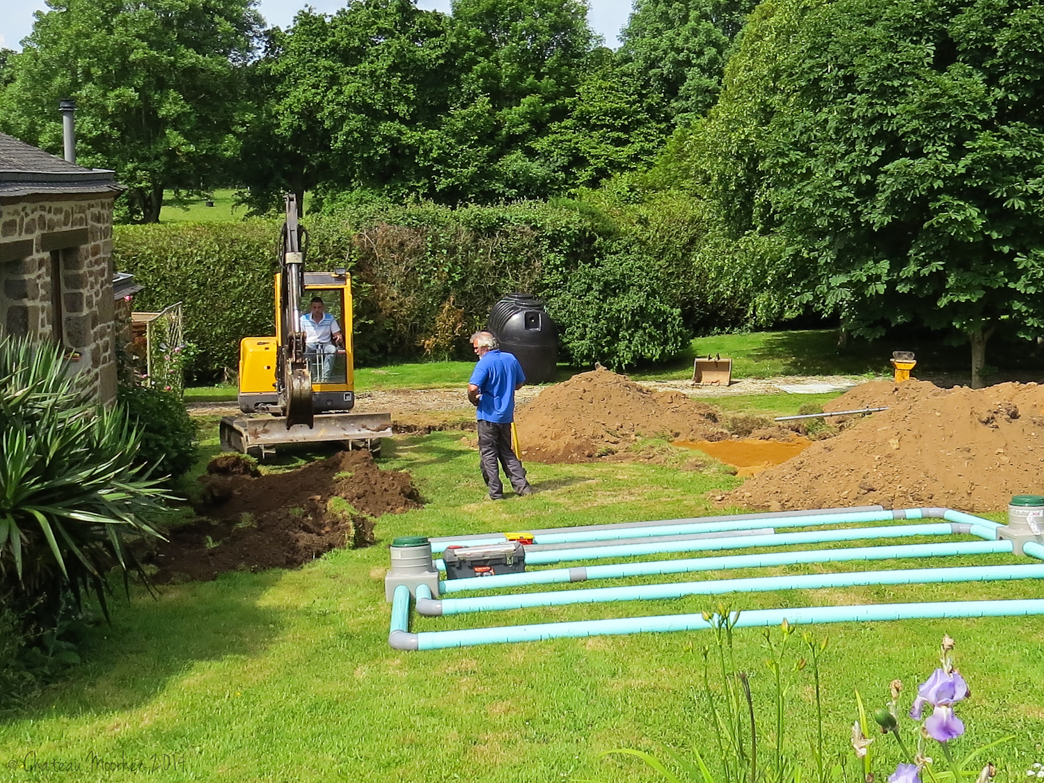 Chateau Moorhen: New septic tank installation - Part 1