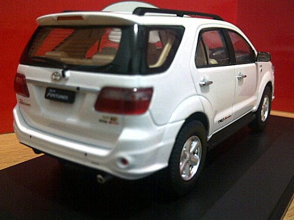 toyota fortuner miniature