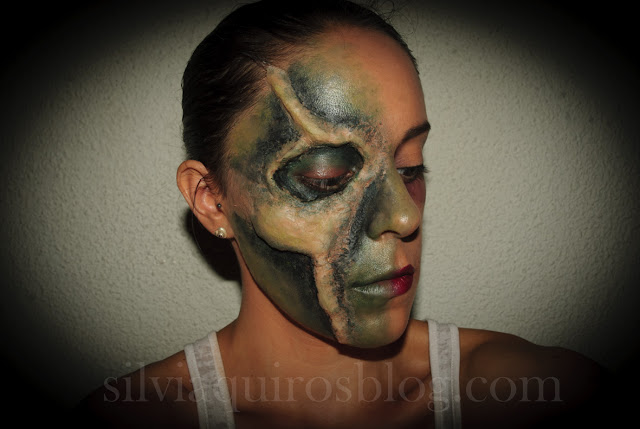 Maquillaje Halloween 6: Calavera media cara, Halloween Make-up 6: Half face skull, efectos especiales, special effects, Silvia Quirós