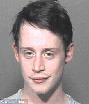 Macaulay Culkin o ator de Esqueceram de Mim com pessima aparencia