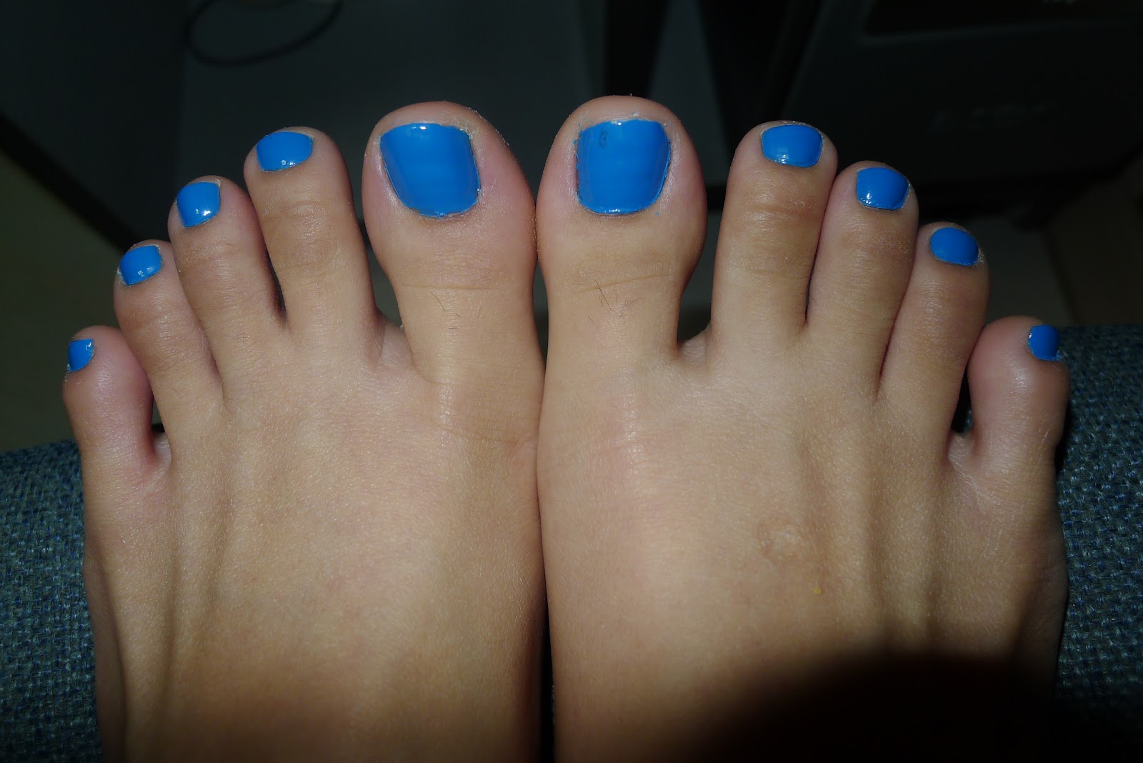 baby blue toenails
