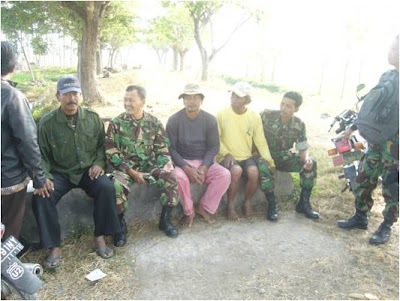 ANGGOTA KORAMIL-09/SAMBUNGMACAN MELAKSANAKAN GIAT KETAHANAN PANGAN ANGGOTA KORAMIL-09/SAMBUNGMACAN MELAKSANAKAN GIAT KETAHANAN PANGAN