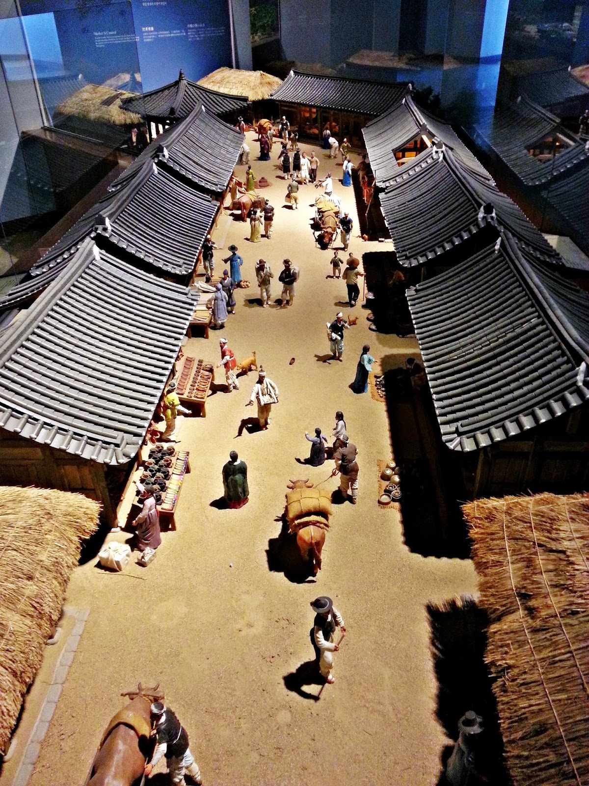 New roads were constructed to lead to the centre of Hwaseong city. Roads were connected to Paldal Gate (South), Jangan Gate (North), Haenggung (West) and Changryong Gate (East). www.meheartseoul.blogspot.sg (Vera Lee)