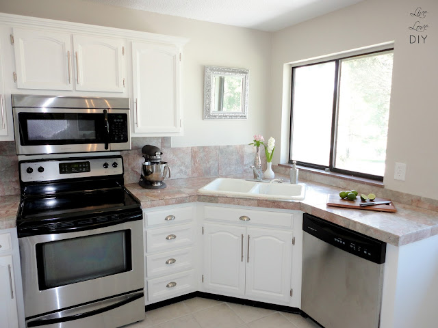 White Painted Kitchen Cabinets livelovediy: how to paint kitchen cabinets in 10 easy steps White Painted Kitchen Cabinets livelovediy: how to paint kitchen cabinets in 10 easy steps