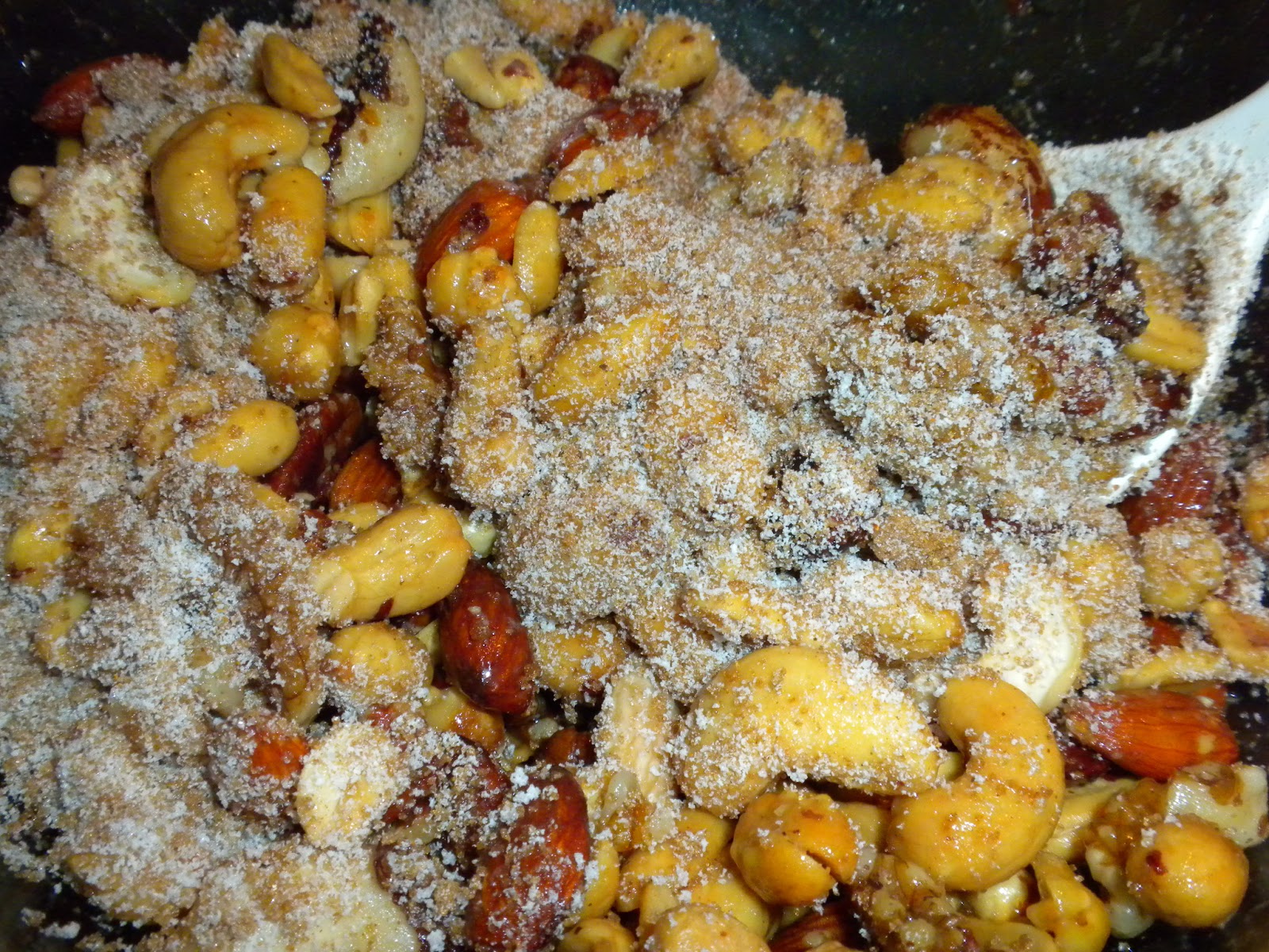Making Sweet and Spicy Nuts by Substance of Living Making Sweet and Spicy Nuts by Substance of Living