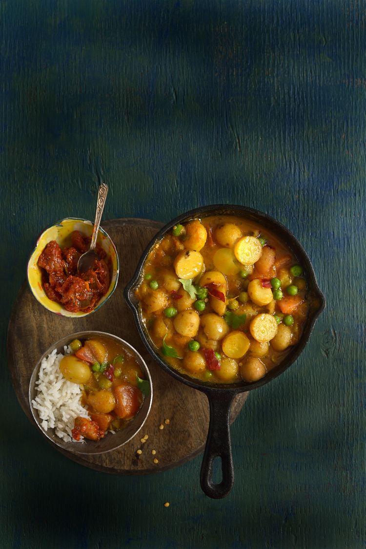 #PotatoesNPeasCurry #IndianCurry #EverydayCurry #ComfortFood #SimiJoisPhotography 