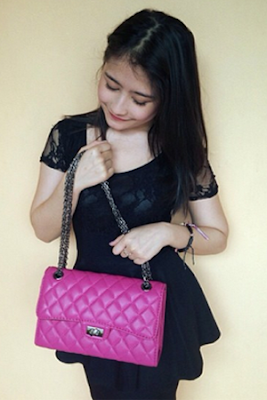 foto Prilly Latuconsina foto Prilly Latuconsina