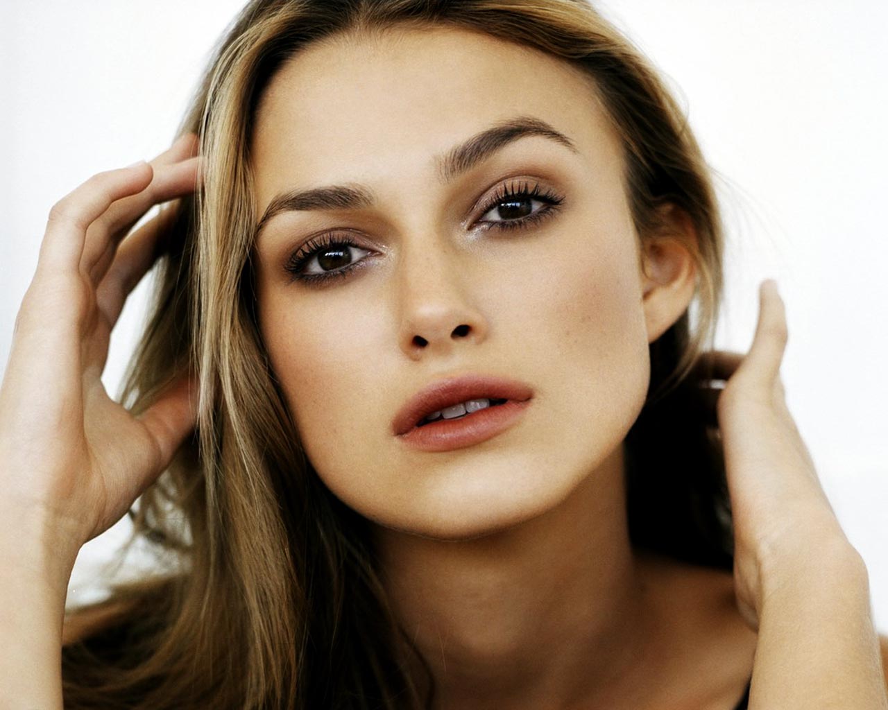http://4.bp.blogspot.com/-unr7RGapWQY/T3Lldw_mTXI/AAAAAAAABM4/gEgp8OTWggM/s1600/keira-knightley-stills-2e03b.jpg