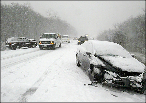 Pictures of car crashes in snow