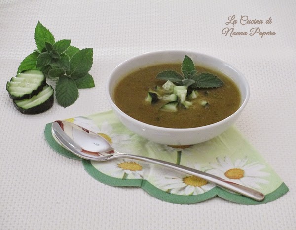 vellutata fredda di cetrioli e menta