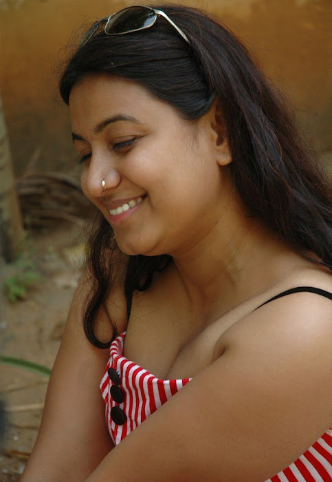 movie poo pookum osai spicy moments picture actress pics