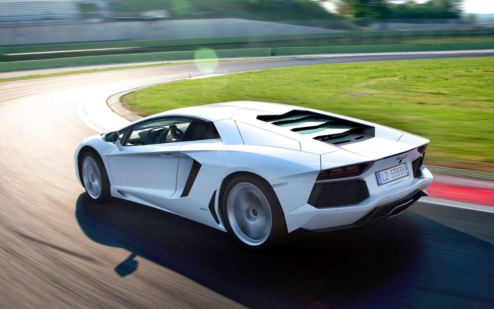 Full HD Wallpapers Collection: Car Full HD Widescreen Wallpaper