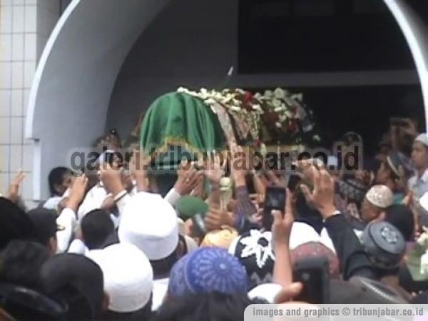 Kalam Sufiah Mencari Sosok Pengganti Abah Anom