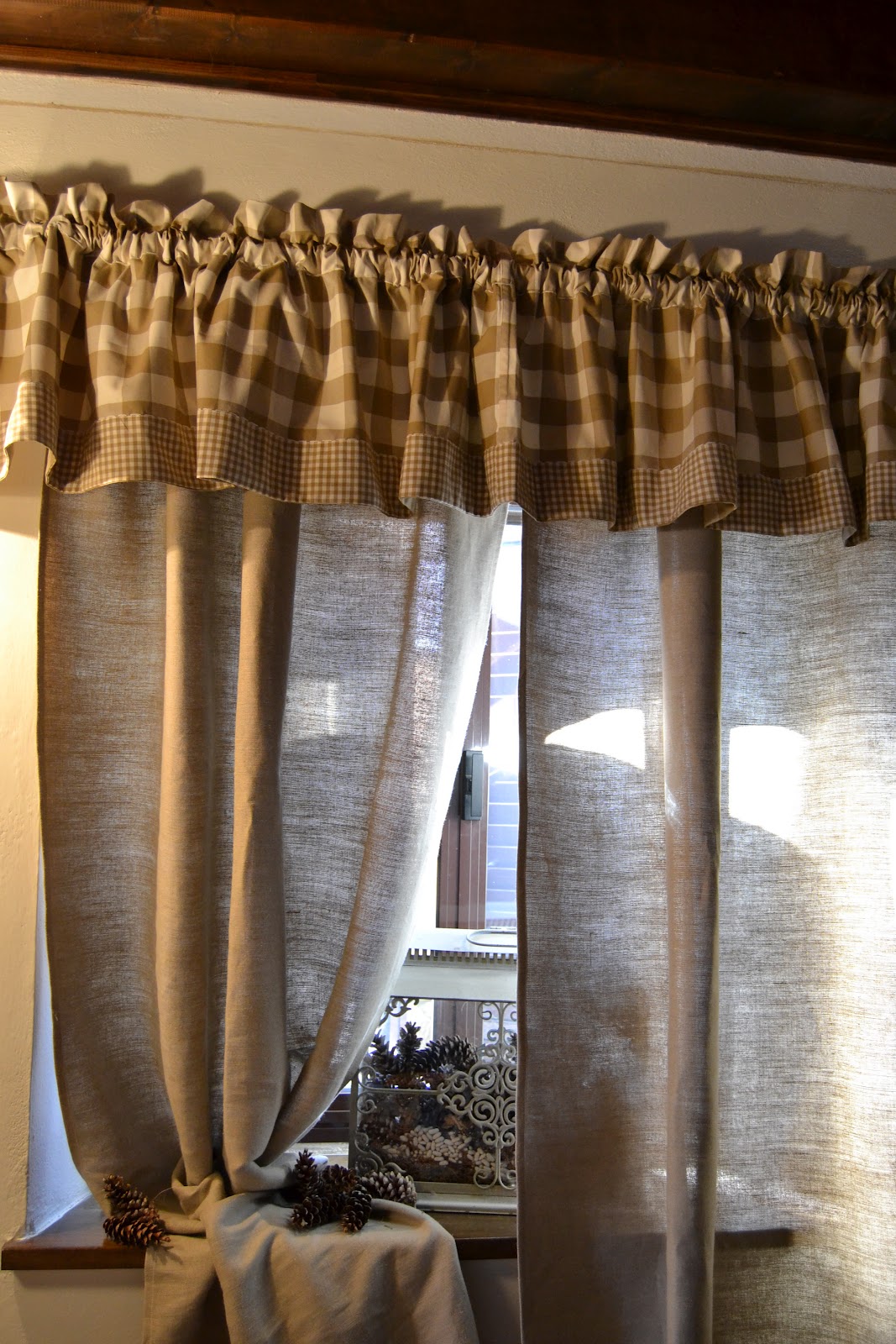 Sedie in legno di abete naturale tirolesi costo Tende country per camera da letto