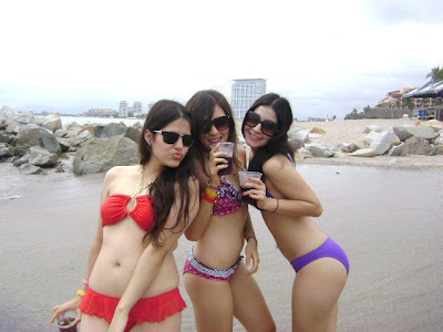 Hot Sexy Arabic Bikini Girls On Beach