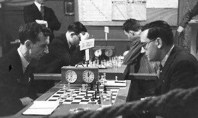 Reilly-Dr.Vallvé y al fondo Cherta-Maristany en el Torneo Internacional de Ajedrez Barcelona 1935