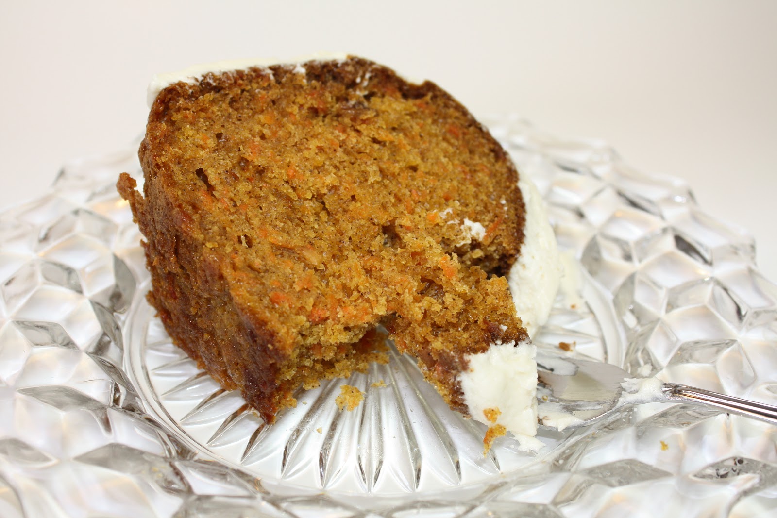 Thimbles, Bobbins, Paper and Ink Cake Dome Sunday 20 Carrot Cake