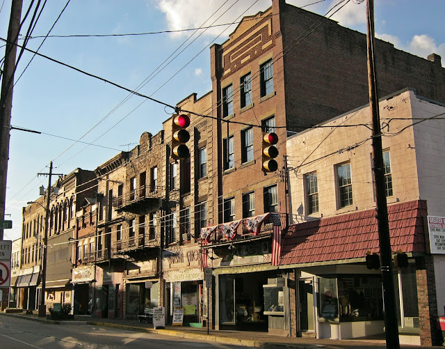 Monessen, PA (Photo Tour) (Pittsburgh, Chester crime, credit, houses
