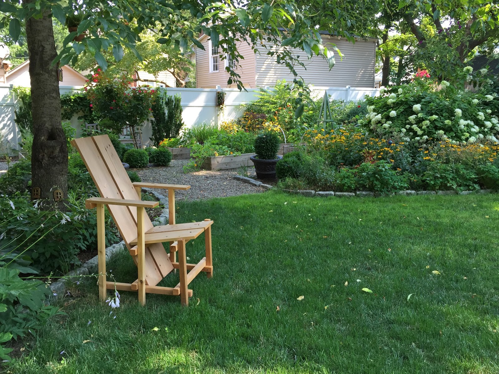 Daffodils & Daydreams: I Built a Garden Chair!