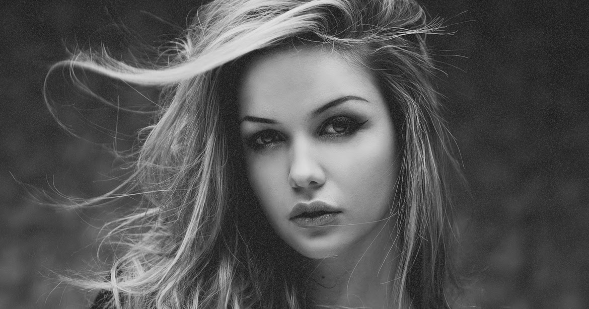 Sexy Wallpaper: Black and White Sexy Girls