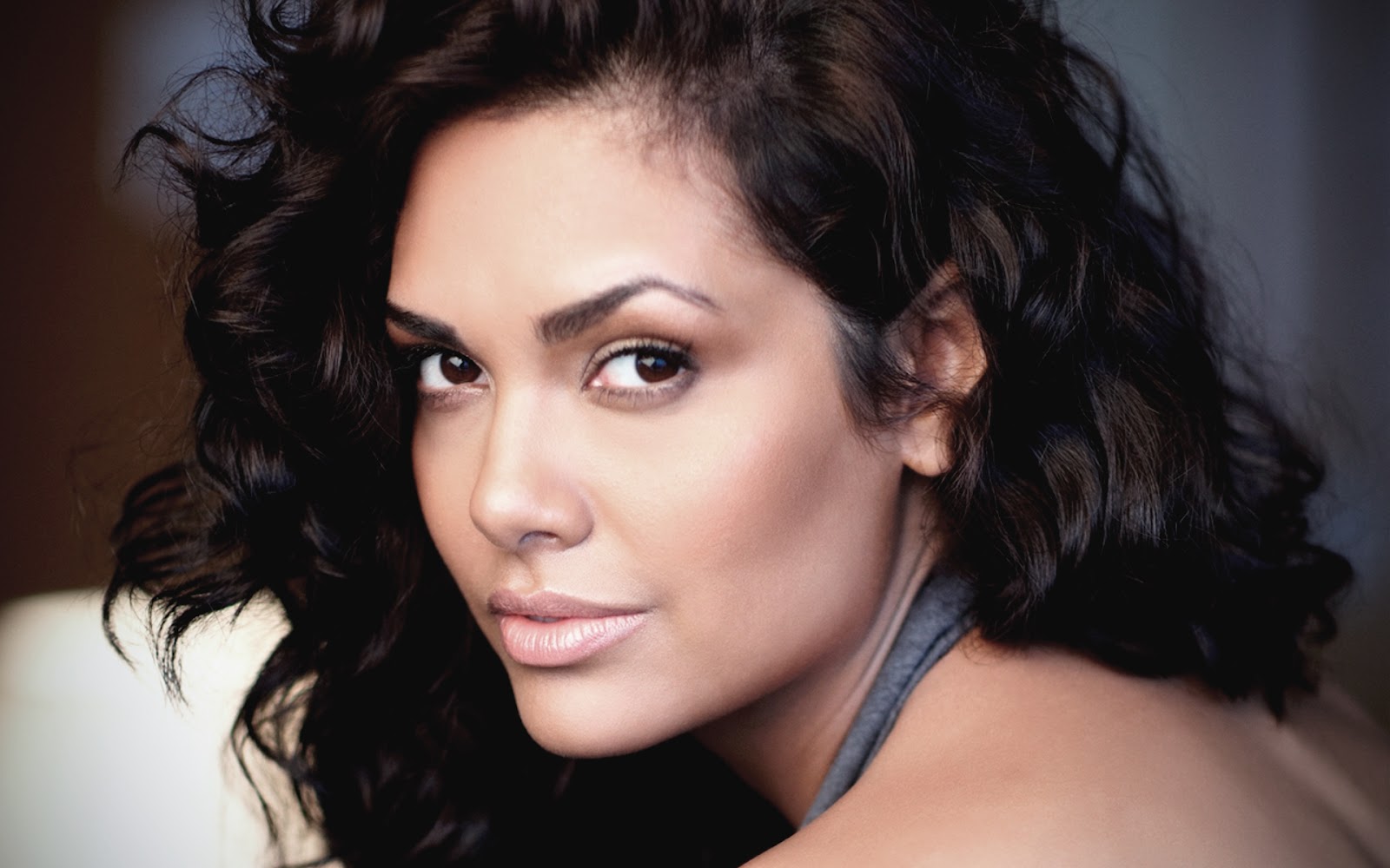 hd wallpapers of esha gupta | Unique Things