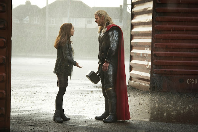 Natalie Portman y Chris Hemsworth como Jane y Thor en la segunda entrega de Thor