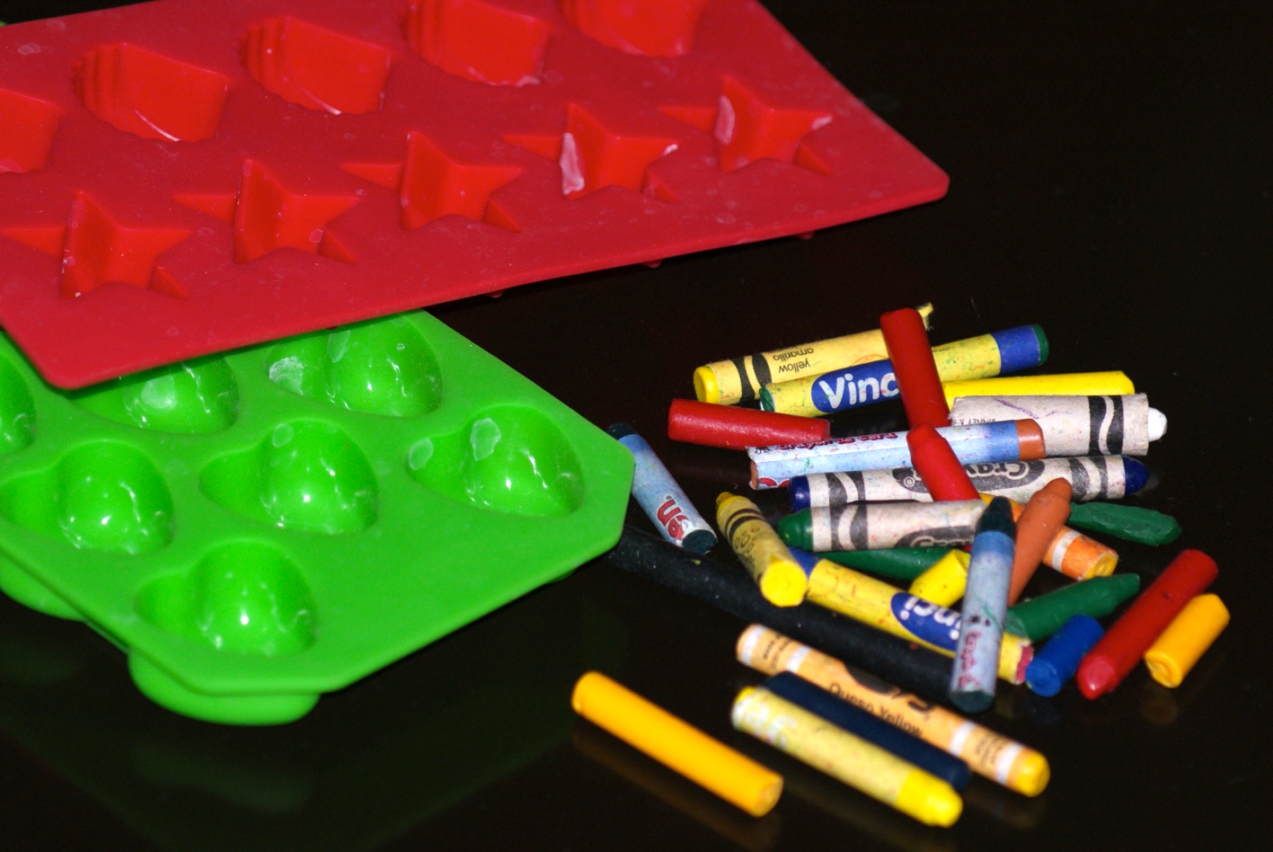 La mamá de Nicolás Jugando con crayones