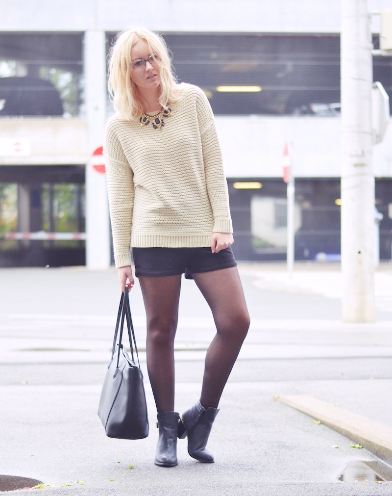 Outfit_beiger_Strickpullover_Herbst_Primark_Boots