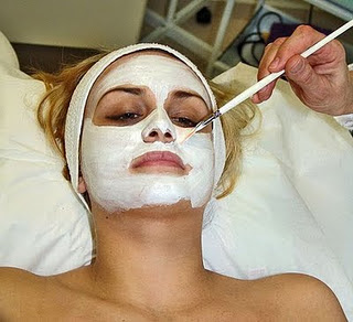 Skin Whitening Mask with Almonds Skin Whitening Mask with Almonds