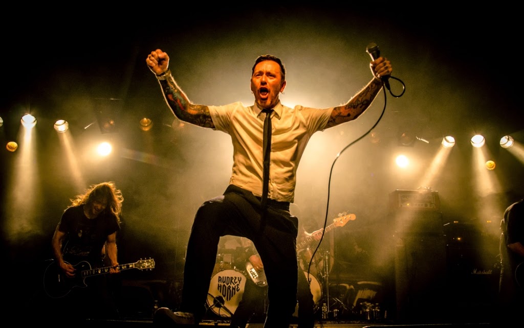 Deze MILF iets geven wat ze echt kan voelen