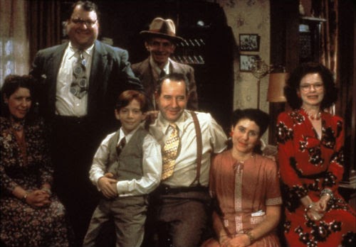 Mostly Movies: 25 Years Ago Movie Review: Woody Allen's Radio Days