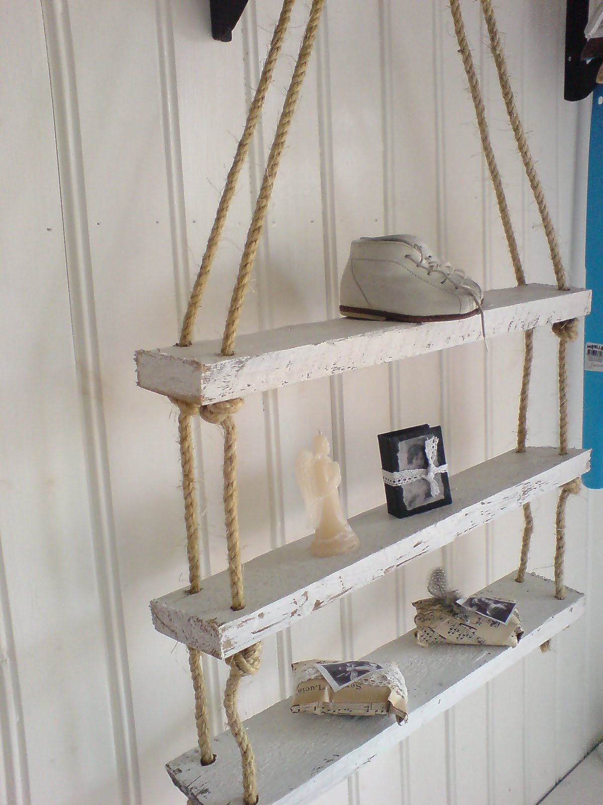 Lantlig inredning: hylla torp shabby