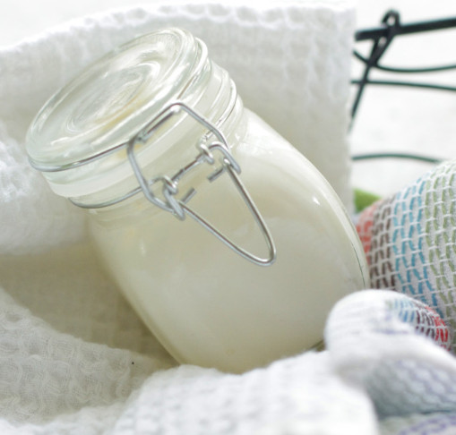 [Image: cach-lam-kem-duong-am-bang-dau-dua-1.jpg]