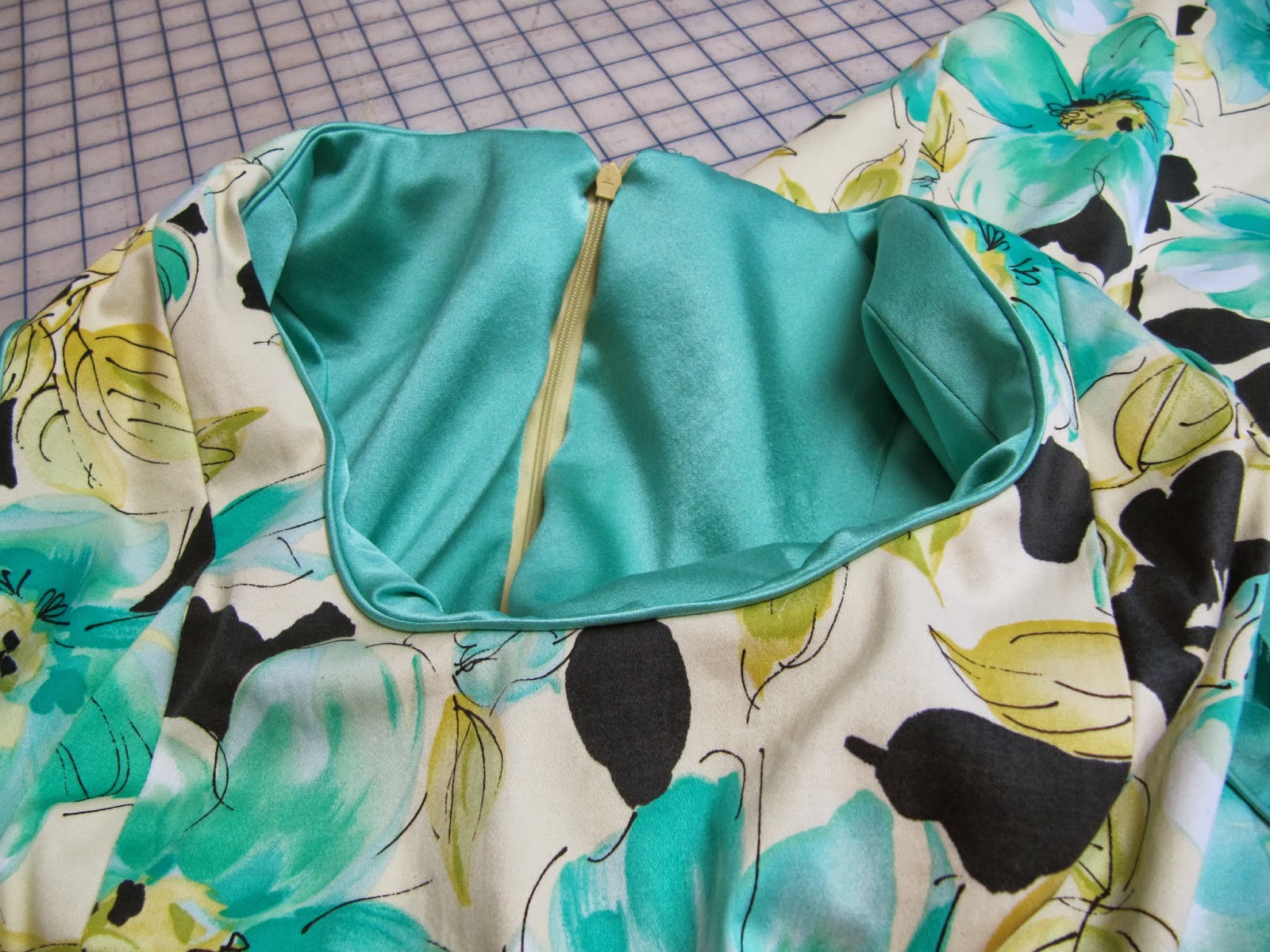 Lucky Sew and Sew Lining a Sleeveless Sheath Dress by Machine