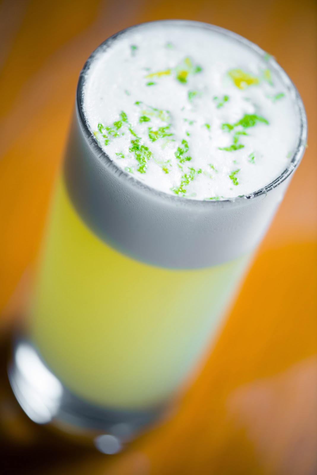 making a gibson drink