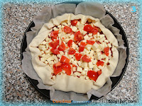 Torta di pasta sfoglia con peperoni, salame piccante e provola affumicata