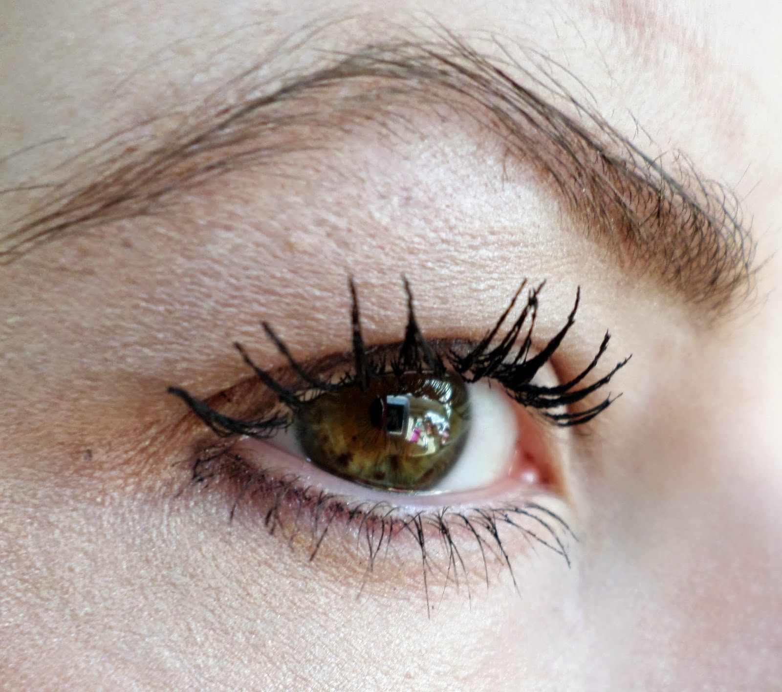 Lancome Hypnose Volume Mascara in Noir Eyelash Close Up Lancome Hypnose Volume Mascara in Noir Eyelash Close Up